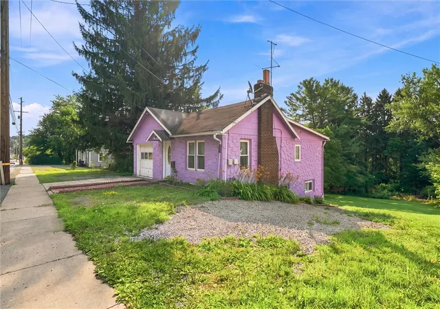 Photo 3 of Single family home for sale at 323 New Castle St, Slippery Rock, PA 16057 | MLS# 1766809 | Listing updated on 2026-09-02