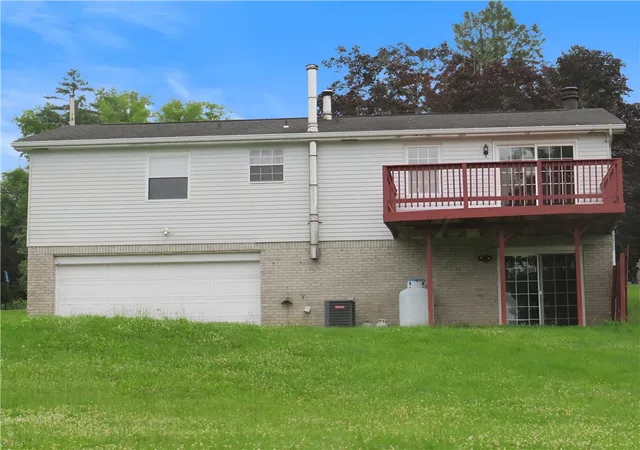 Photo 3 of Single family home for sale at 115 Bristol Ln, Hempfield Twp, PA 15642 | MLS# 1766870 | Listing updated on 2026-09-22