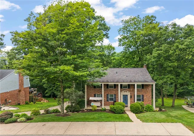 Photo 3 of Single family home for sale at 437 Hunting Crk Rd, North Strabane, PA 15317 | MLS# 1766371 | Listing updated on 2026-09-13