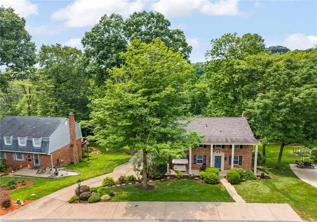 Photo 3 of Single family home for sale at 437 Hunting Crk Rd, North Strabane, PA 15317 | MLS# 1766371 | Listing updated on 2026-09-13