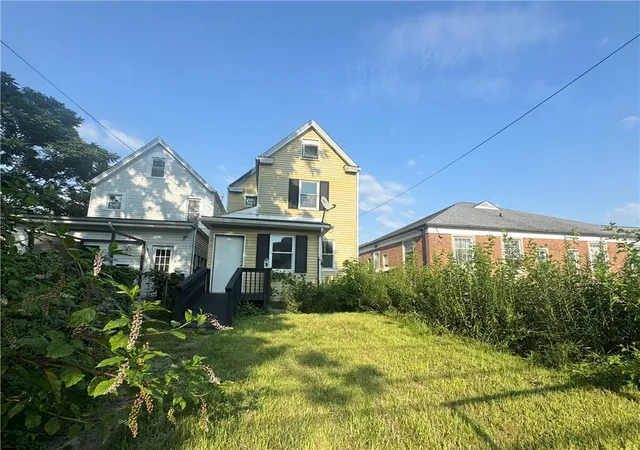 Photo 3 of Single family home for sale at 621 5th Avenue, New Kensington, PA 15068 | MLS# 1767050 | Listing updated on 2026-09-04