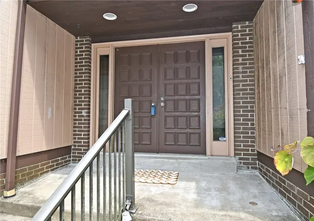 Photo 3 of Single family home for sale at 986 Segar Rd, Mt Lebanon, PA 15243 | MLS# 1766891 | Listing updated on 2026-10-15