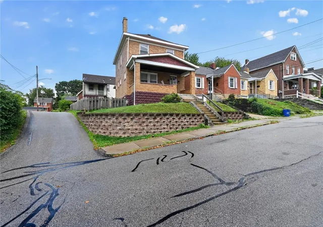 Photo 4 of Single family home for sale at 3001 Hazelhurst Ave, Brentwood, PA 15227 | MLS# 1767002 | Listing updated on 2026-09-10