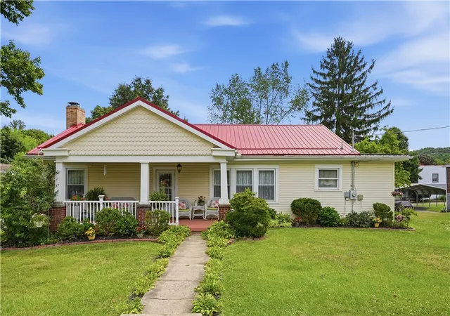 Photo 1 of Single family home for sale at 725 Pine Ave, Mars Boro, PA 16046 | MLS# 1767183 | Listing updated on 2026-09-06