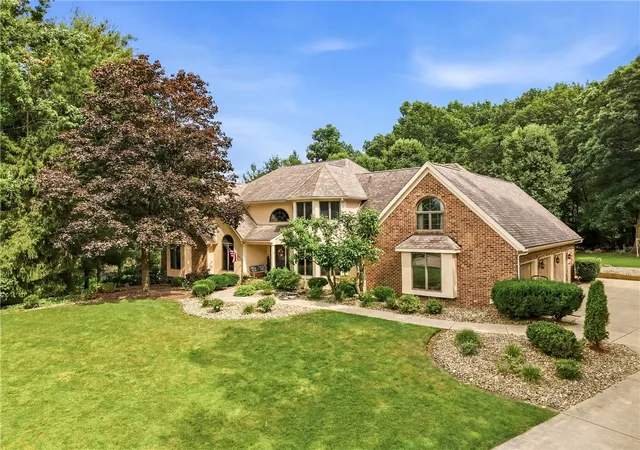 Photo 3 of Single family home for sale at 1144 Brookview Ct, Hermitage, PA 16148 | MLS# 1766901 | Listing updated on 2026-09-17