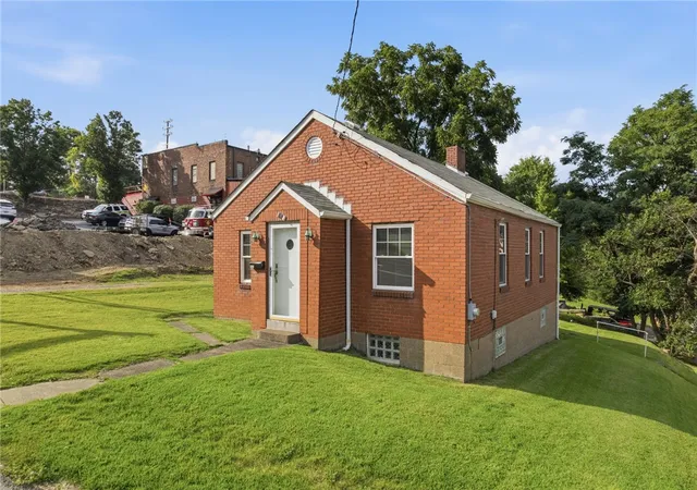 Photo 2 of Single family home for sale at 603 Vanadium Rd, Collier Twp, PA 15017 | MLS# 1767314 | Listing updated on 2026-09-04