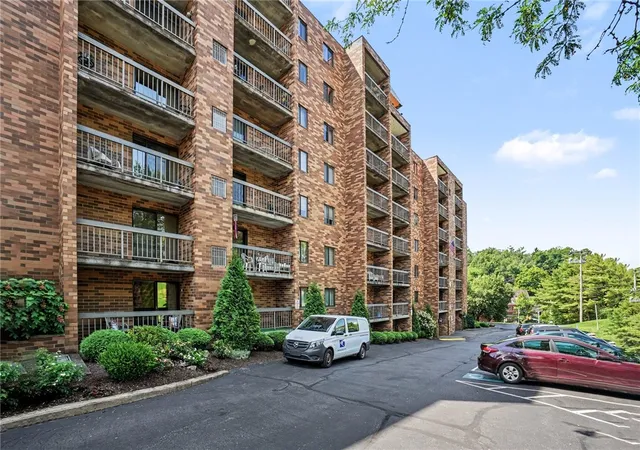 Photo 2 of Condo for sale at 1500 Cochran Rd #515, Scott Twp, PA 15243 | MLS# 1767292 | Listing updated on 2026-09-13