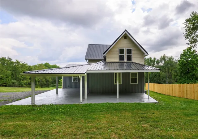 Photo 3 of Single family home for sale at 308 State St Ext, Clay Twp, PA 16061 | MLS# 1767319 | Listing updated on 2026-09-10