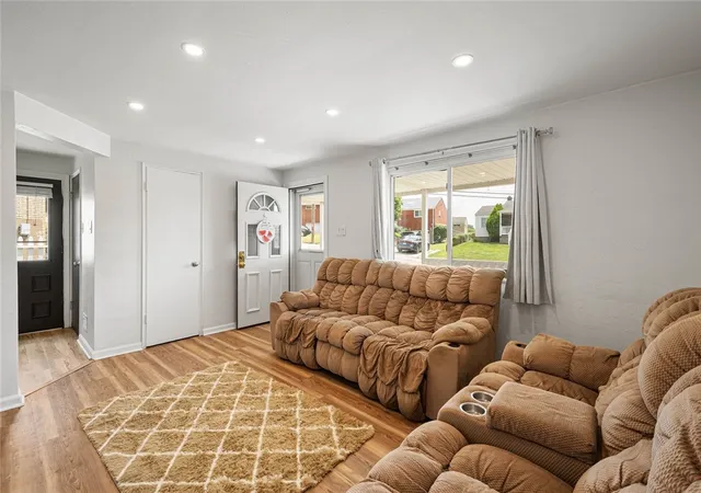 Photo 3 of Single family home for sale at 5314 Becky Dr, Baldwin Boro, PA 15236 | MLS# 1767350 | Listing updated on 2026-09-08