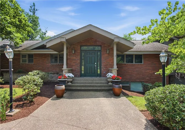 Photo 2 of Single family home for sale at 2072 Outlook Dr, Upper St Clair, PA 15241 | MLS# 1767079 | Listing updated on 2026-10-07