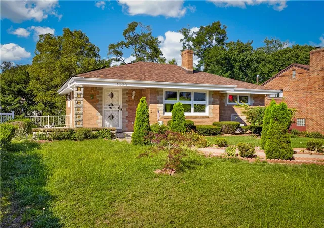 Photo 2 of Single family home for sale at 1020 Towervue Dr, Baldwin Boro, PA 15227 | MLS# 1766973 | Listing updated on 2026-09-15