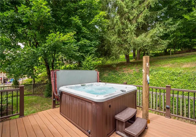 Photo 4 of Single family home for sale at 708 Acorn Ln, Jefferson Hills, PA 15025 | MLS# 1767027 | Listing updated on 2026-09-08