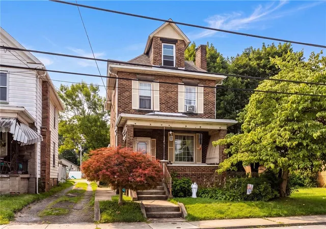 Photo 1 of Single family home for sale at 423 Deer Ln, Rochester, PA 15074 | MLS# 1767228 | Listing updated on 2026-09-02