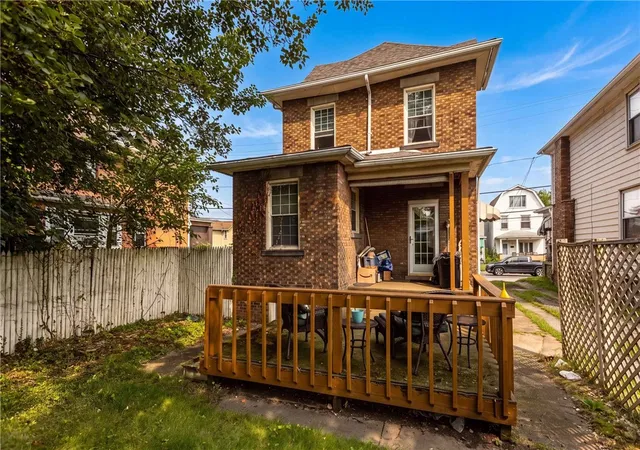 Photo 2 of Single family home for sale at 423 Deer Ln, Rochester, PA 15074 | MLS# 1767228 | Listing updated on 2026-09-02