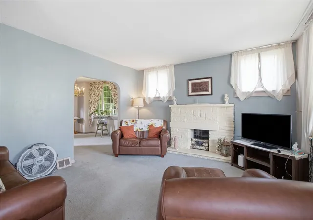 Photo 3 of Single family home for sale at 423 Deer Ln, Rochester, PA 15074 | MLS# 1767228 | Listing updated on 2026-09-02