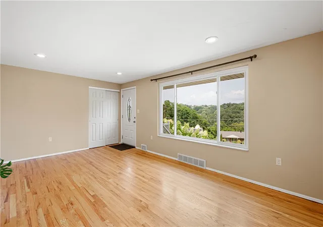 Photo 4 of Sale Pending at 3190 Mayflower Dr, Whitehall, PA 15227 | MLS# 1767448 | Listing updated on 2026-09-03