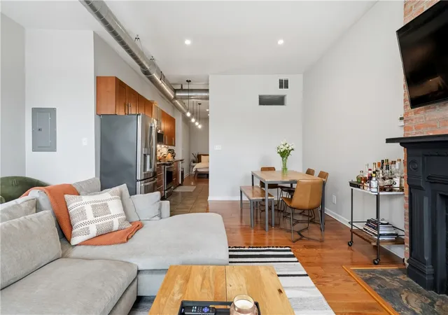 Listing Photo 5 - Condo for sale in building located at 5158 Butler St, Lawrenceville, PA 15201 - Unit #1