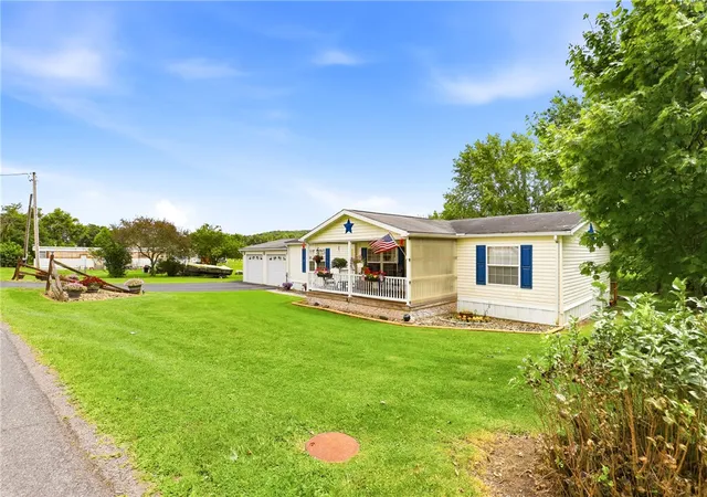 Photo 3 of Manufactured home for sale at 166 Waterloo St, Somerset Twp, PA 15541 | MLS# 1767572 | Listing updated on 2026-09-10