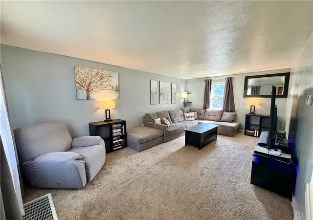 Photo 3 of Single family home for sale at 3604 Kaufmann Ave, Brentwood, PA 15227 | MLS# 1767581 | Listing updated on 2026-09-08