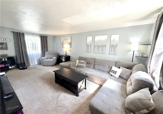 Photo 3 of Single family home for sale at 3604 Kaufmann Ave, Brentwood, PA 15227 | MLS# 1767581 | Listing updated on 2026-10-13