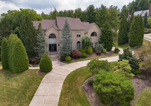 Photo 1 of Sale Pending at 1512 Fox Chase Ln, Upper St Clair, PA 15241 | MLS# 1767513 | Listing updated on 2026-10-08