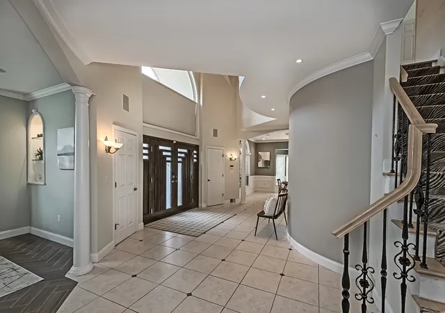 Photo 3 of Sale Pending at 1512 Fox Chase Ln, Upper St Clair, PA 15241 | MLS# 1767513 | Listing updated on 2026-10-08
