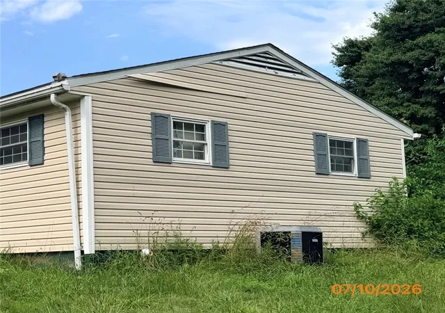 Photo 4 of Single family home for sale at 25 Lincoln Ave, Wheatland, PA 16161 | MLS# 1767610 | Listing updated on 2026-09-12