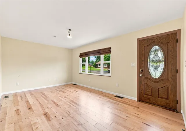 Photo 2 of Sale Pending at 529 Cochran Dr, Hempfield Twp, PA 15601 | MLS# 1767624 | Listing updated on 2026-09-11