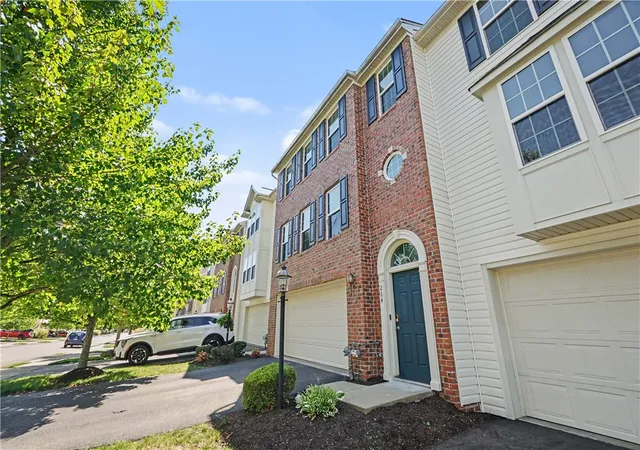 Photo 2 of Sale Pending at 284 Broadstone Dr, Adams Twp, PA 16046 | MLS# 1767088 | Listing updated on 2026-09-08