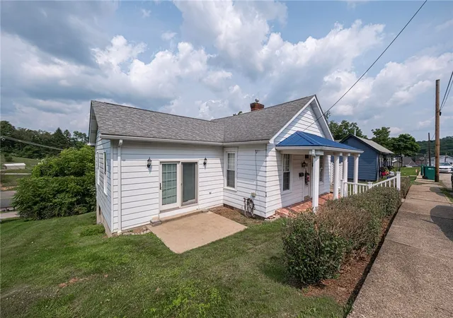 Photo 2 of Single family home for sale at 15 Florence Ave, Burgettstown Boro, PA 15021 | MLS# 1767293 | Listing updated on 2026-09-08