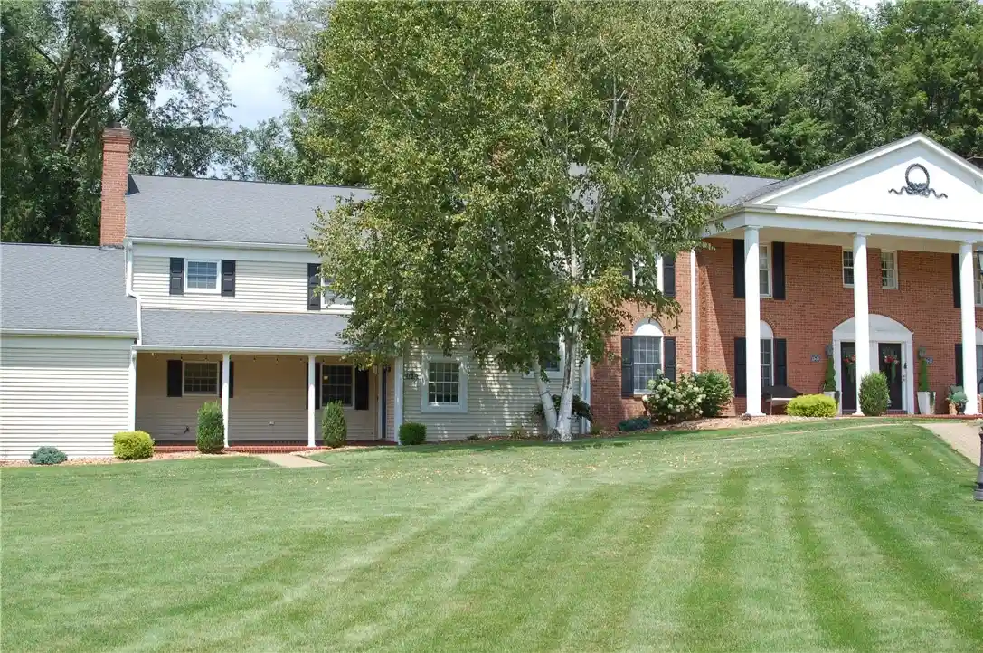 Listing Photo 1 - Condo for sale in 182 Windsor Ridge located at 182 Windsor Ridge, New Castle, PA 16105 - Unit #51