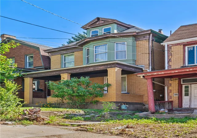 Photo 1 of Single family home for sale at 107 Craighead St, Mt Washington, PA 15211 | MLS# 1767580 | Listing updated on 2026-09-04
