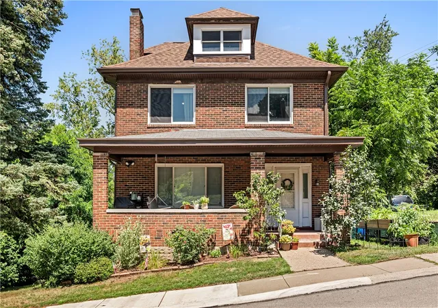 Photo 1 of Single family home for sale at 60 W Bellecrest Ave, Brentwood, PA 15227 | MLS# 1767756 | Listing updated on 2026-09-04
