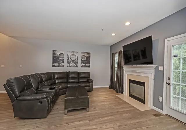 Photo 3 of Townhouse for sale at 195 Broadstone Dr, Adams Twp, PA 16046 | MLS# 1767827 | Listing updated on 2026-10-06