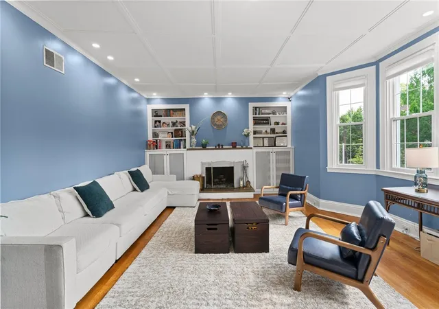 Photo 2 of Sale Pending at 703 Saint James St, Shadyside, PA 15232 | MLS# 1767557 | Listing updated on 2026-09-14