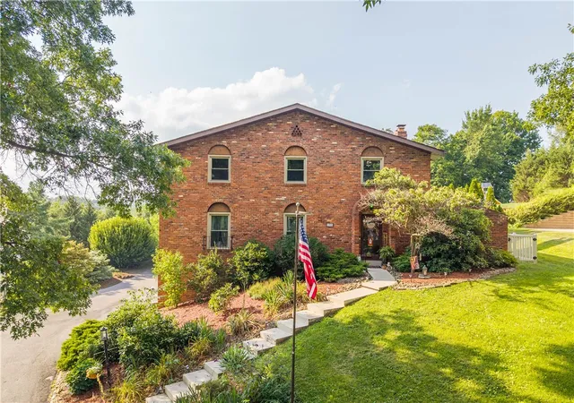 Photo 1 of Sale Pending at 190 Delaware Trl, Peters Twp, PA 15367 | MLS# 1767378 | Listing updated on 2026-09-10