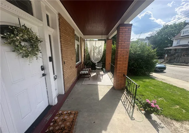 Photo 2 of Single family home for sale at 4052 Vinceton St, Observatory Hill, PA 15214 | MLS# 1767863 | Listing updated on 2026-09-12