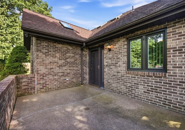 Photo 4 of Single family home for sale at 10097 Mansion Dr, Mc Candless, PA 15044 | MLS# 1767862 | Listing updated on 2026-09-29