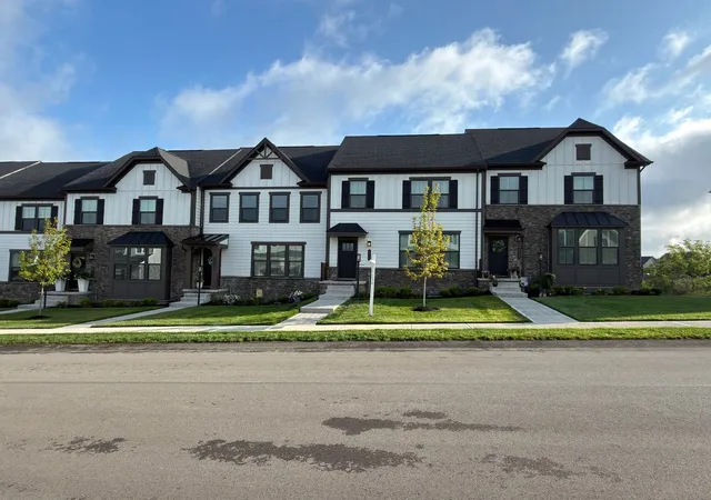 Townhouse for sale at 515 Blackrock Blvd, Adams Twp, PA 16046 | MLS# 1767879