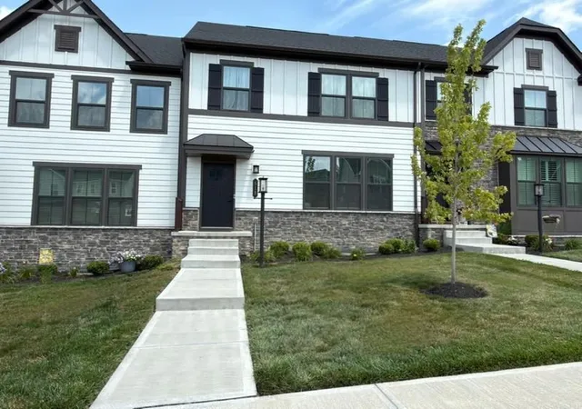 Photo 2 of Townhouse for sale at 515 Blackrock Blvd, Adams Twp, PA 16046 | MLS# 1767879 | Listing updated on 2026-09-12