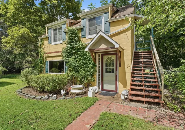 Photo 3 of Single family home for sale at 16 W Clen Moore Blvd, Neshannock Twp, PA 16105 | MLS# 1767868 | Listing updated on 2026-09-04