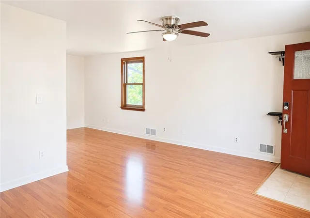 Photo 4 of Sale Pending at 1046 Hastie Rd, Castle Shannon, PA 15234 | MLS# 1767737 | Listing updated on 2026-10-14