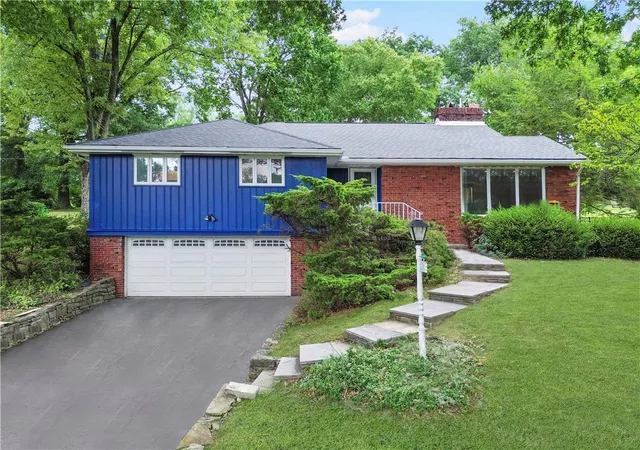 Single family home for sale at 113 Southern Hilands Dr, Upper St Clair, PA 15241 | MLS# 1767839