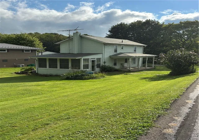 Photo 3 of Single family home for sale at 1526 6th Street, Patterson Twp, PA 15010 | MLS# 1768044 | Listing updated on 2026-09-14