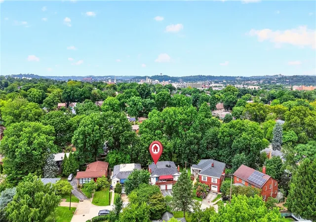 Photo 4 of Townhouse for sale at 108 Lang Ct, Point Breeze, PA 15208 | MLS# 1768070 | Listing updated on 2026-09-08