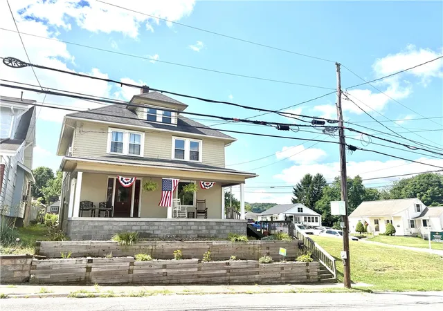 Photo 2 of Single family home for sale at 745 Todd Ave, Ellwood City, PA 16117 | MLS# 1767816 | Listing updated on 2026-09-12