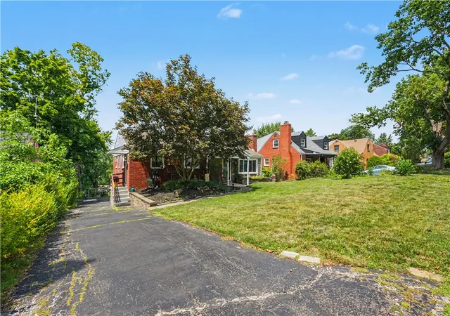 Photo 2 of Single family home for sale at 1242 Arrowood Dr, Mt Lebanon, PA 15243 | MLS# 1768146 | Listing updated on 2026-09-14