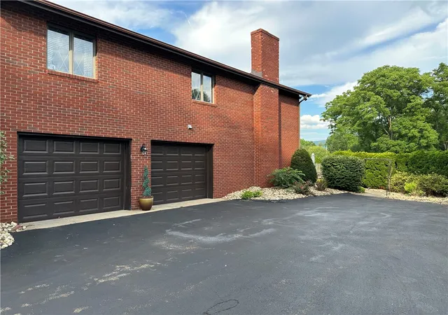 Photo 3 of Single family home for sale at 143 Heritage Hills Rd, South Union Twp, PA 15401 | MLS# 1768025 | Listing updated on 2026-09-05