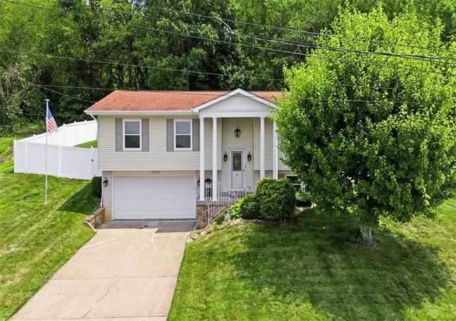 Photo 1 of Single family home for sale at 1212 Royal Dr, Hopewell Twp, PA 15001 | MLS# 1767983 | Listing updated on 2026-09-05