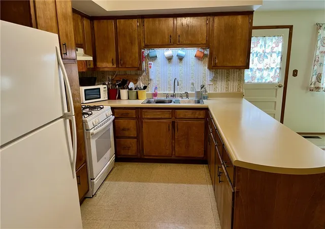 Photo 4 of Single family home for sale at 2072 Holiday Park Dr, Plum Boro, PA 15239 | MLS# 1768056 | Listing updated on 2026-09-03